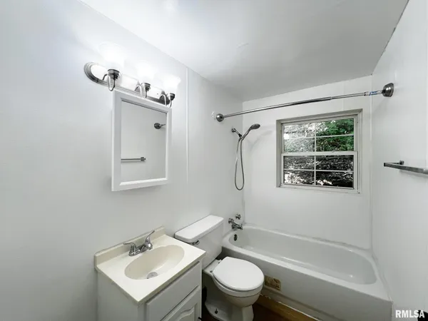$799 | 112 Oakdale Avenue, East Peoria, IL 61611
