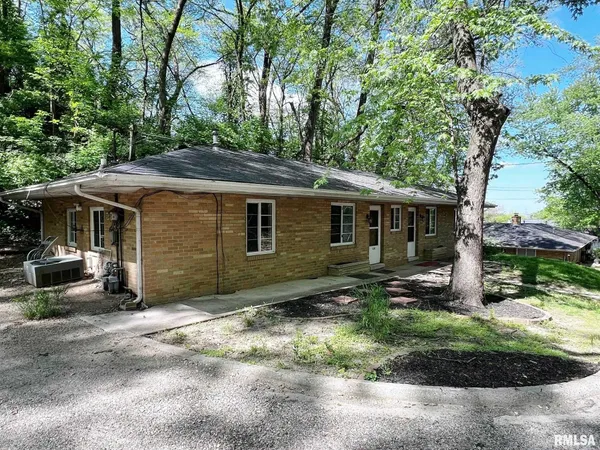 $799 | 112 Oakdale Avenue, East Peoria, IL 61611