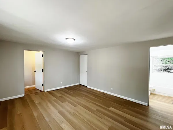 $799 | 112 Oakdale Avenue, East Peoria, IL 61611