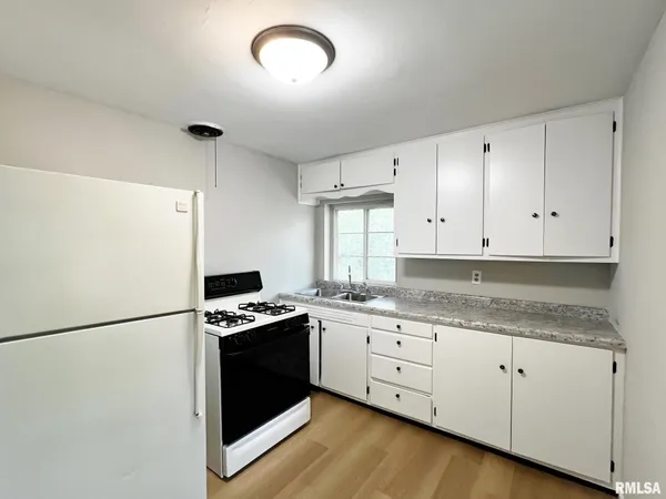 $799 | 112 Oakdale Avenue, East Peoria, IL 61611