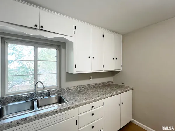 $799 | 112 Oakdale Avenue, East Peoria, IL 61611