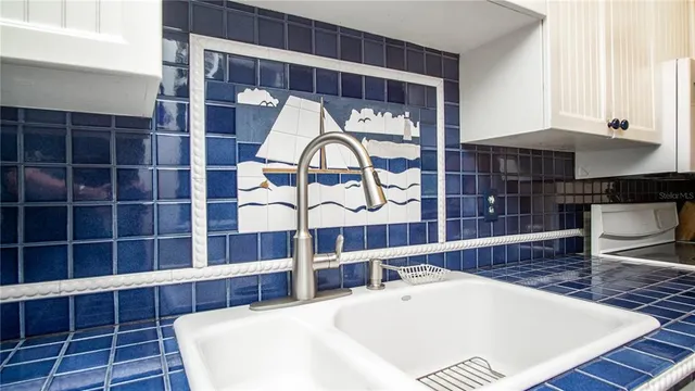 a view of a livingroom with furniture and windows