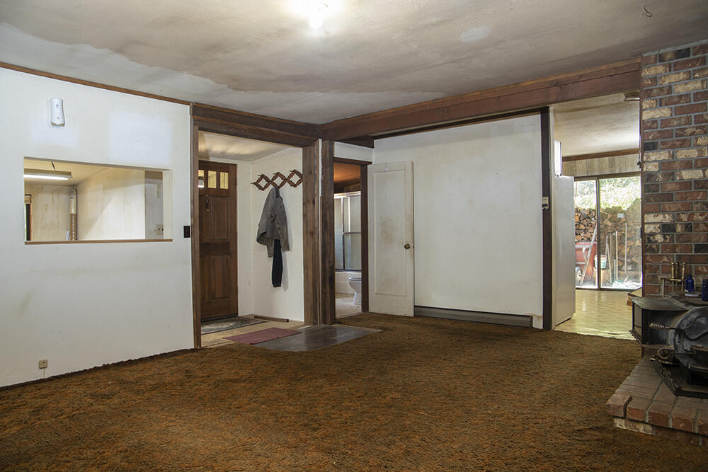 2756 Robertson Bridge Road Grants Pass, OR 97526 - Photo 17 of 46 14
