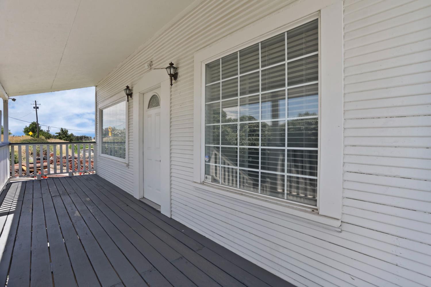 15370 Andrus Island Road Isleton, CA 95641 - Photo 4 of 67 Large covered front porch.