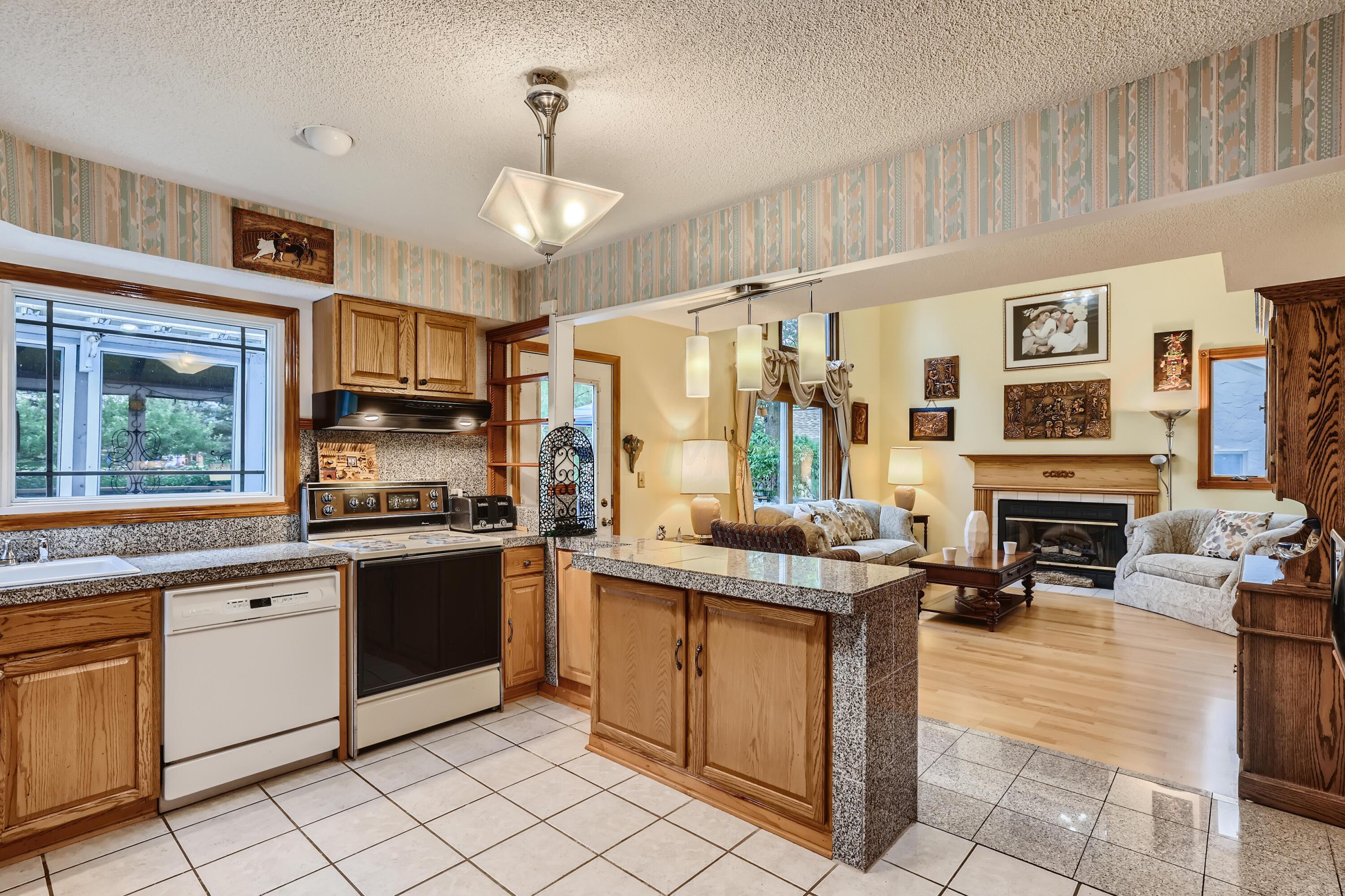 198 South Spring Road Westerville, OH 43081 - Photo 9 of 27 13 Kitchen