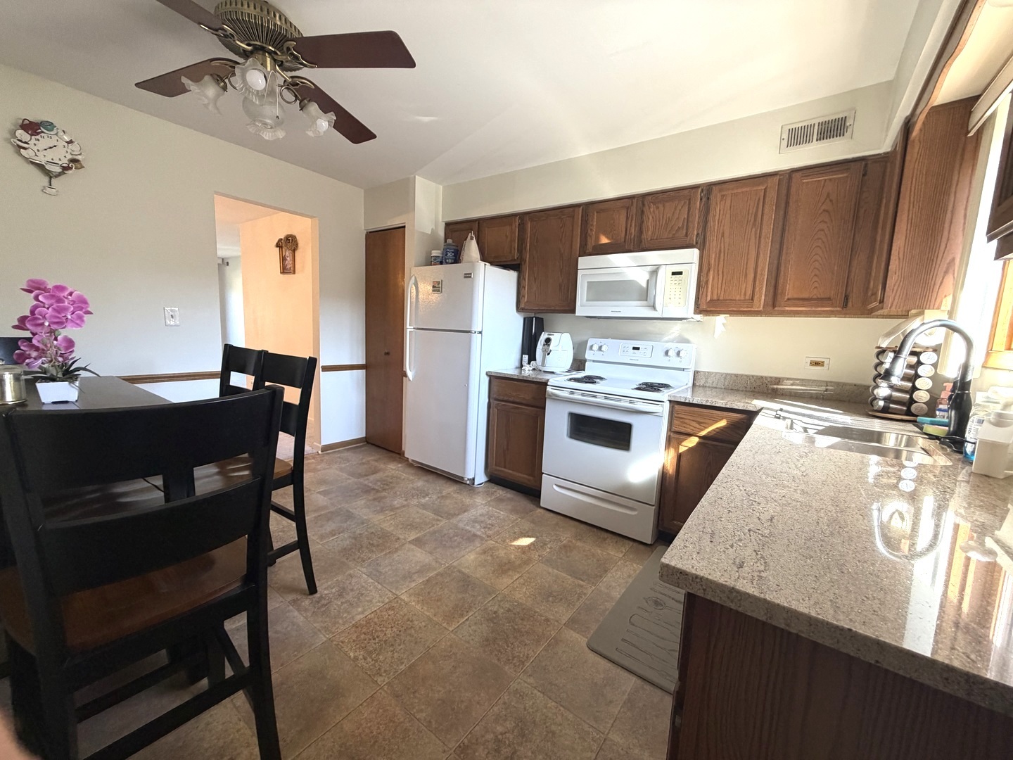 1905 West Golf Road, Unit 2A Mount Prospect, IL 60056 - Photo 8 of 20 Gallery Image 8