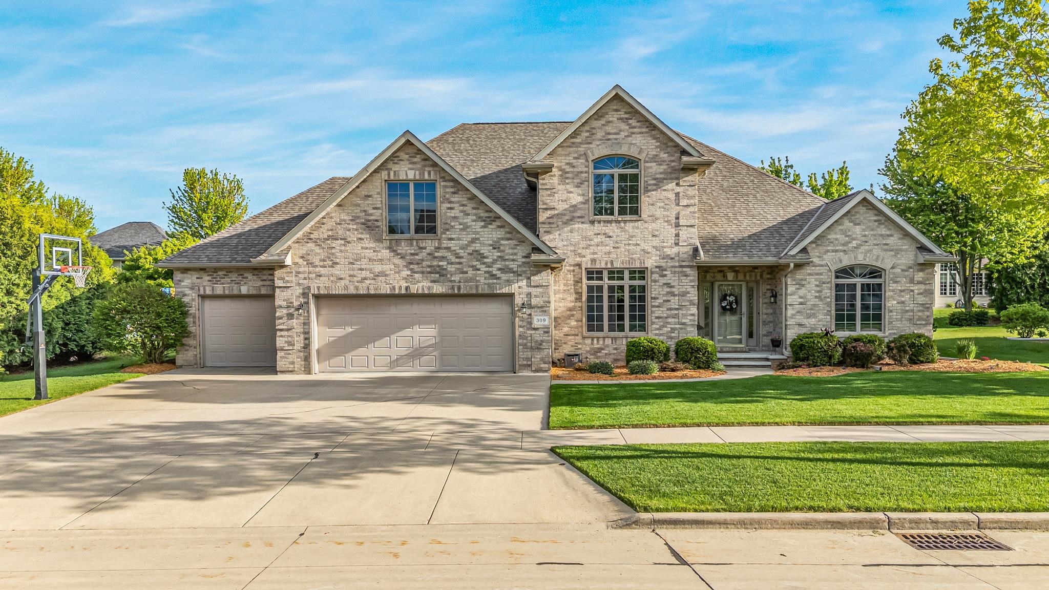 309 Stratford Lane Appleton, WI 54913 - Photo 2 of 85