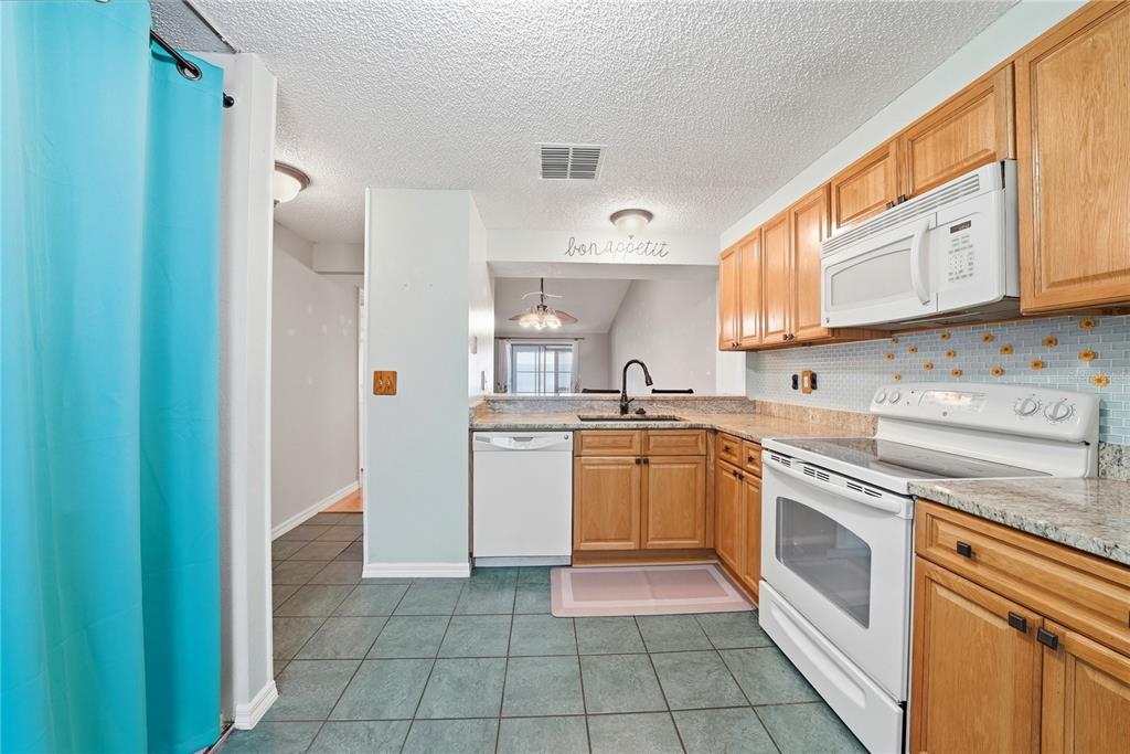 412 Cedar Ridge Court Oldsmar, FL 34677 - Photo 9 of 27