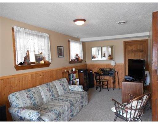 27 Orpine Road Dedham, ME 04429 - Photo 22 of 25 Den/Family/Great Room.