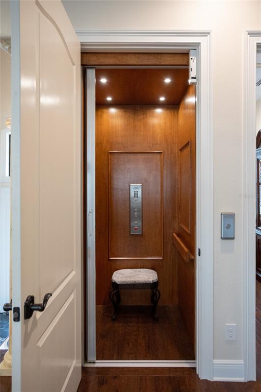 105 Wimbledon Court Redington Shores, FL 33708 - Photo 48 of 64 a bathroom with a toilet and a mirror