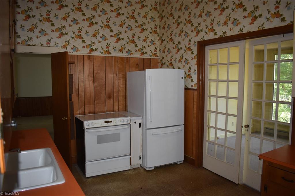 239 Surry Avenue Elkin, NC 28621 - Photo 17 of 25