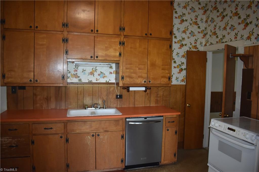 239 Surry Avenue Elkin, NC 28621 - Photo 18 of 25