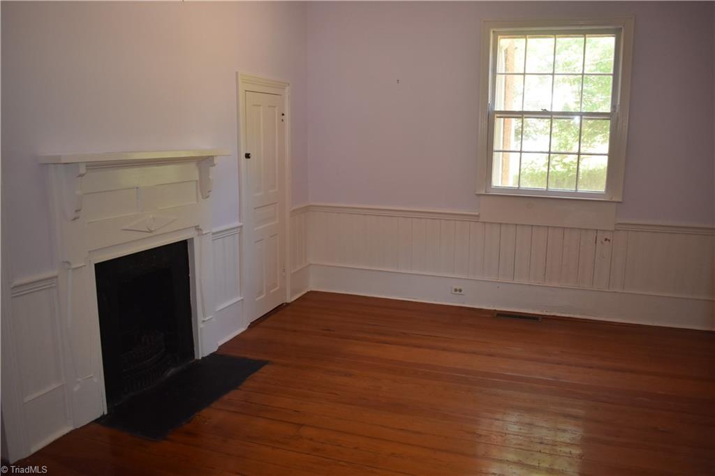 239 Surry Avenue Elkin, NC 28621 - Photo 5 of 25