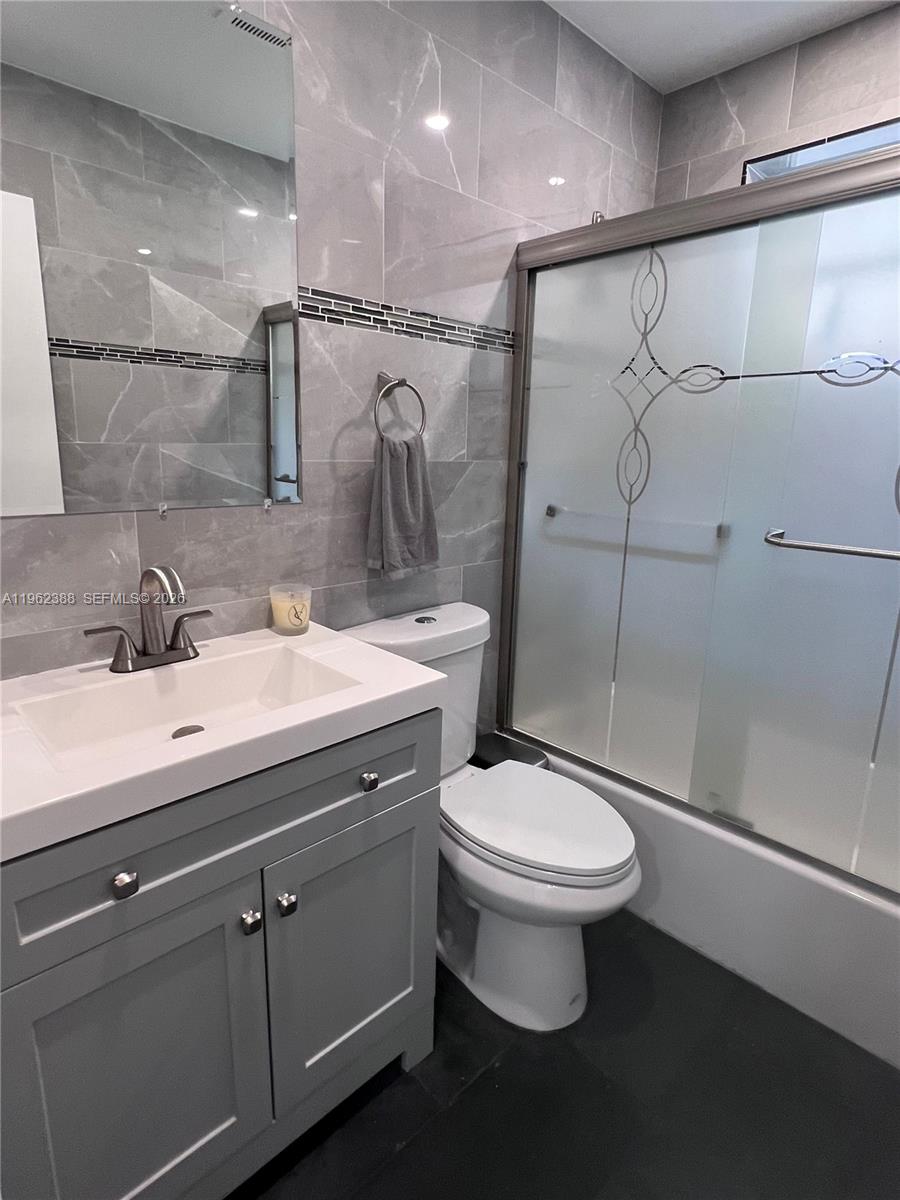 7415 Coldstream Drive Hialeah, FL 33015 - Photo 20 of 23