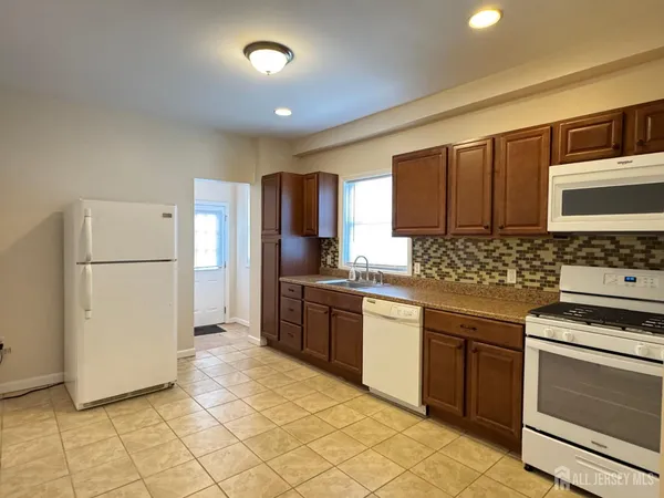 $2,600 | 154 George Street, Unit 1, South Amboy, NJ 08879
