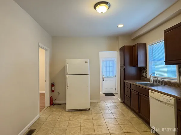 $2,600 | 154 George Street, Unit 1, South Amboy, NJ 08879