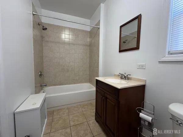 $2,600 | 154 George Street, Unit 1, South Amboy, NJ 08879