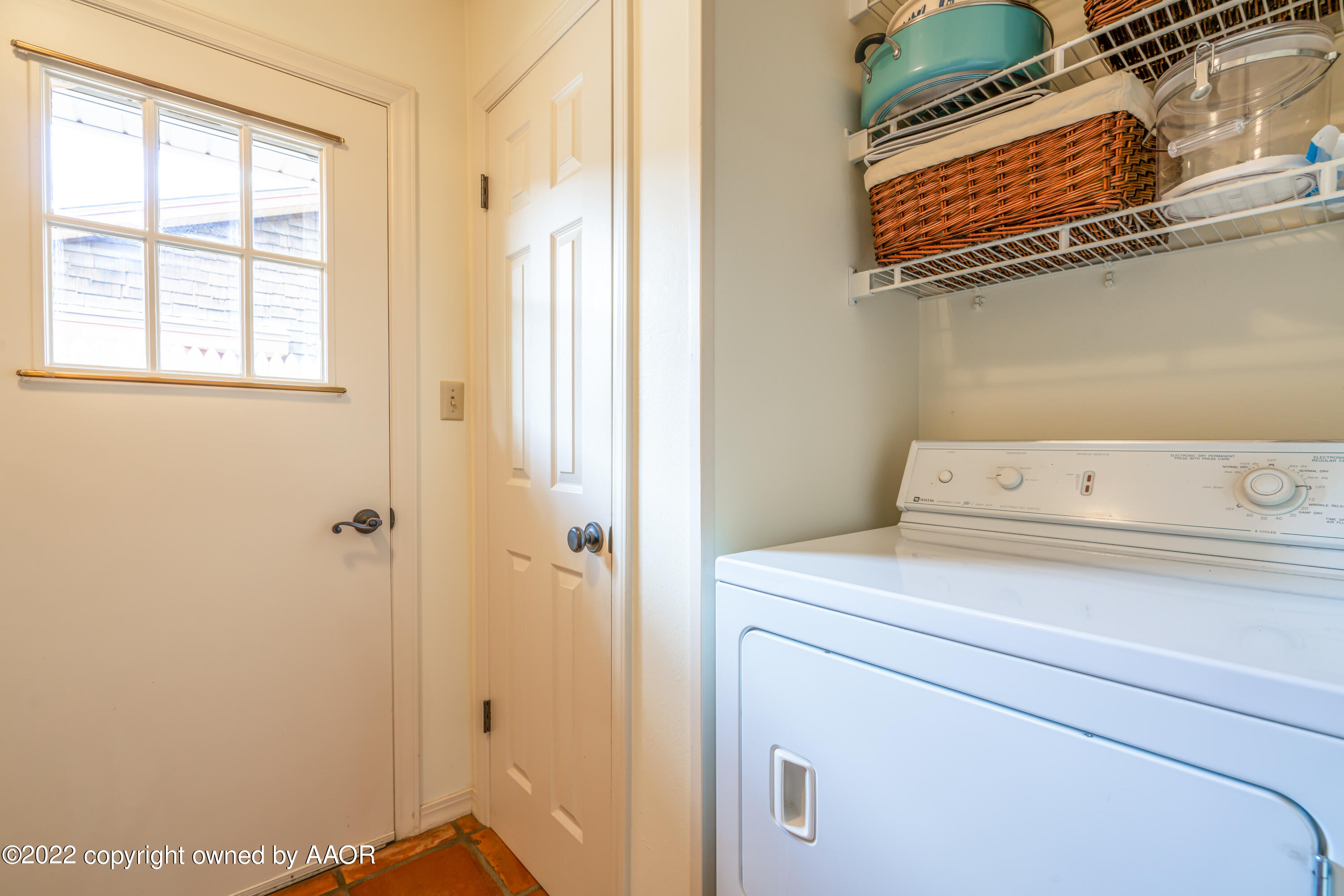 6209 Dreyfuss Road Amarillo, TX 79106 - Photo 23 of 28 a utility room with dryer and washer