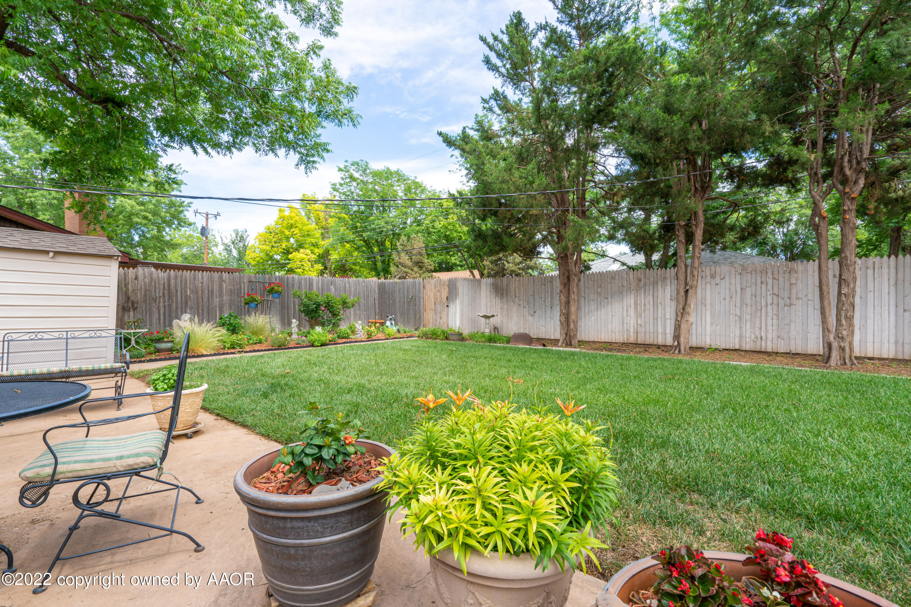 6209 Dreyfuss Road Amarillo, TX 79106 - Photo 24 of 28 a view of a backyard with sitting area and garden