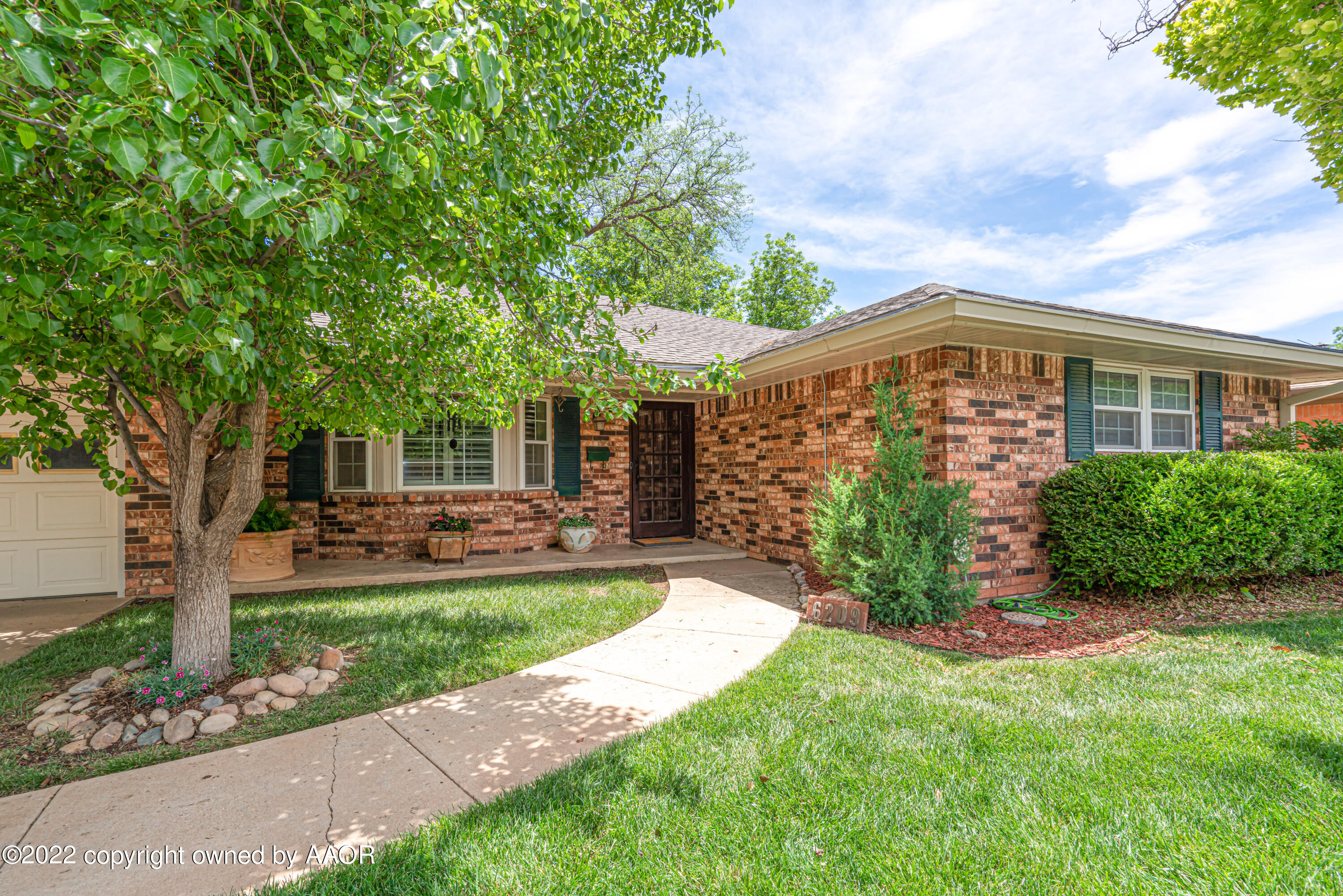 6209 Dreyfuss Road Amarillo, TX 79106 - Photo 27 of 28 a front view of a house with a yard