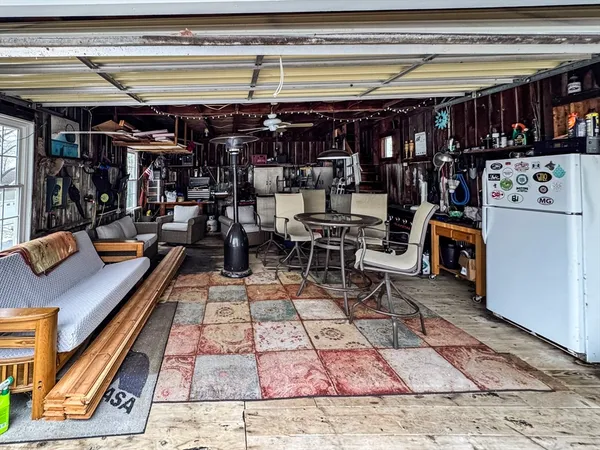 a view of livingroom with furniture