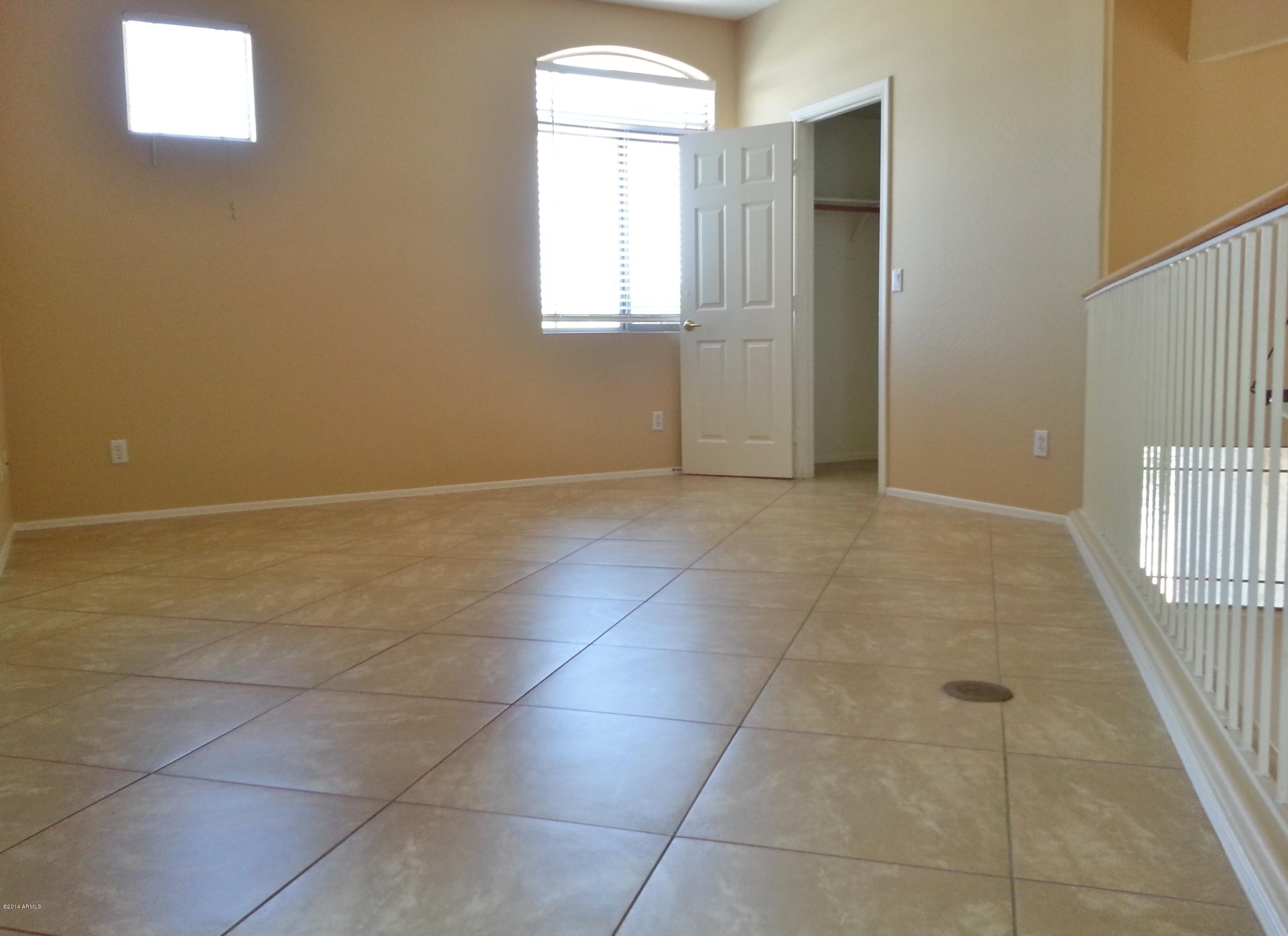 5675 West Evergreen Road Glendale, AZ 85302 - Photo 12 of 19 LARGE TILE