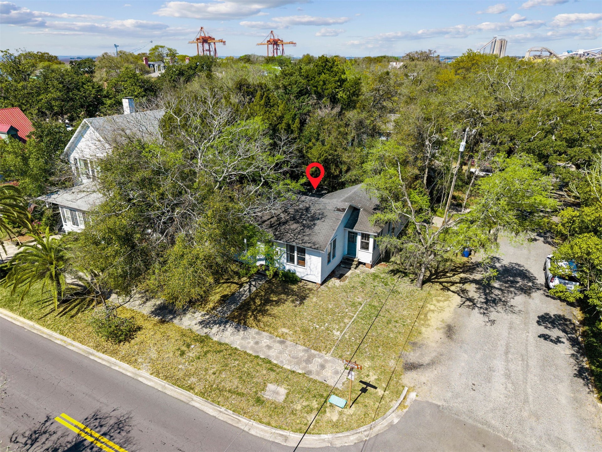 515 Broome Street Fernandina Beach, FL 32034 - Photo 5 of 19 a view of a garden
