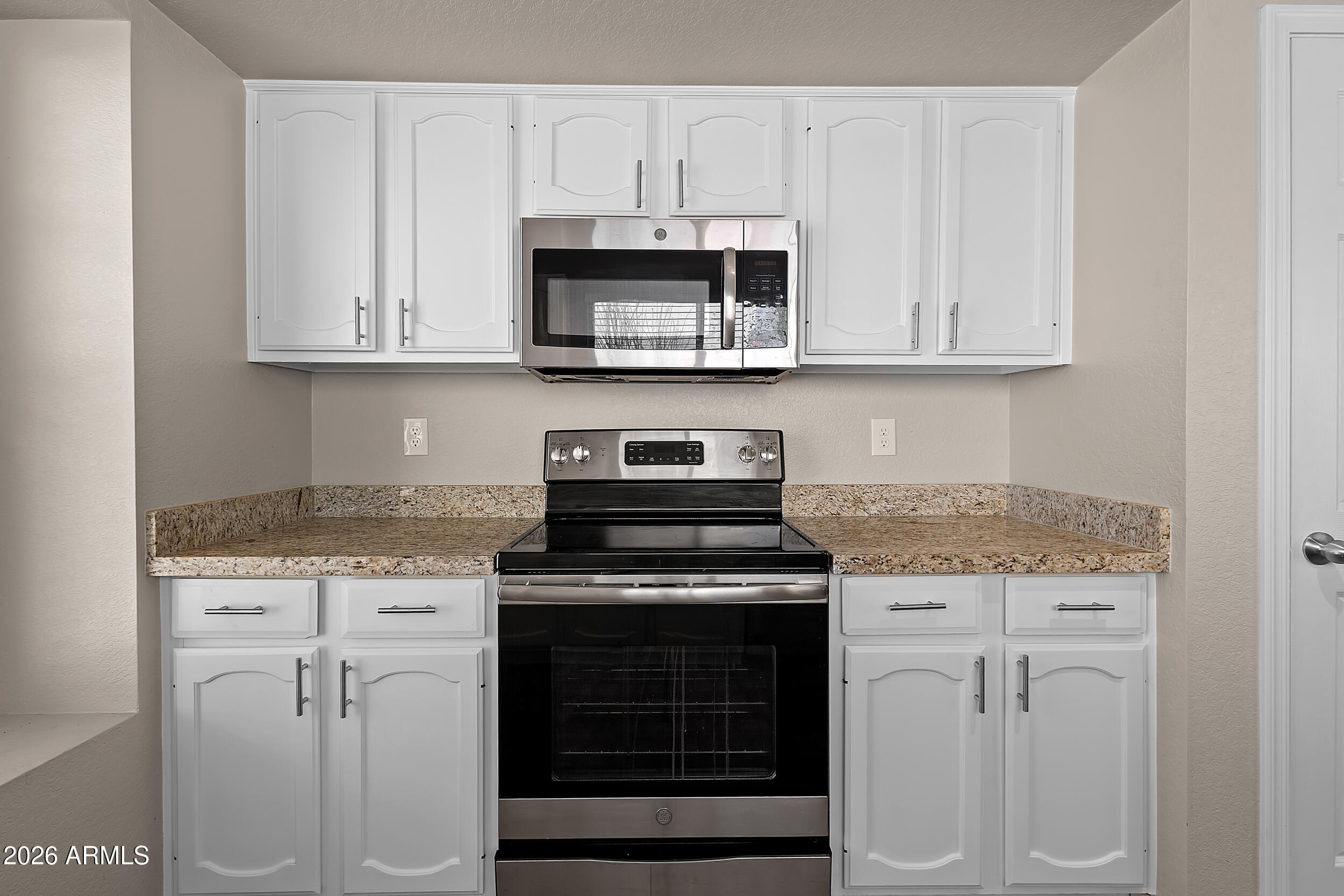 2916 East Amber Ridge Way Phoenix, AZ 85048 - Photo 13 of 33 Kitchen