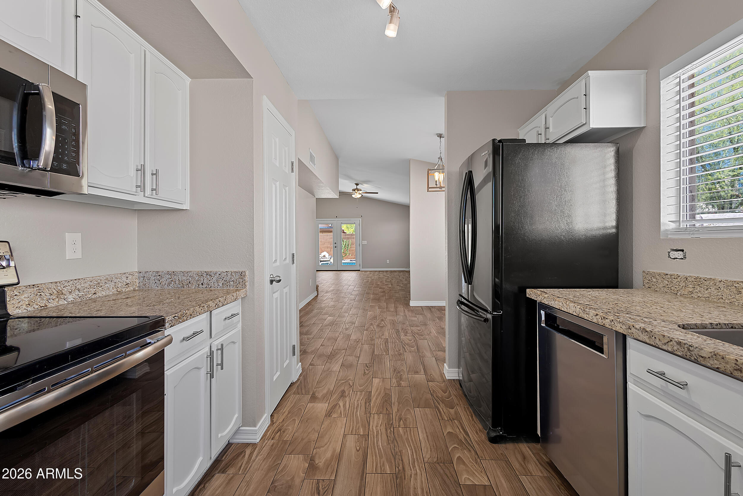 2916 East Amber Ridge Way Phoenix, AZ 85048 - Photo 10 of 33 Kitchen