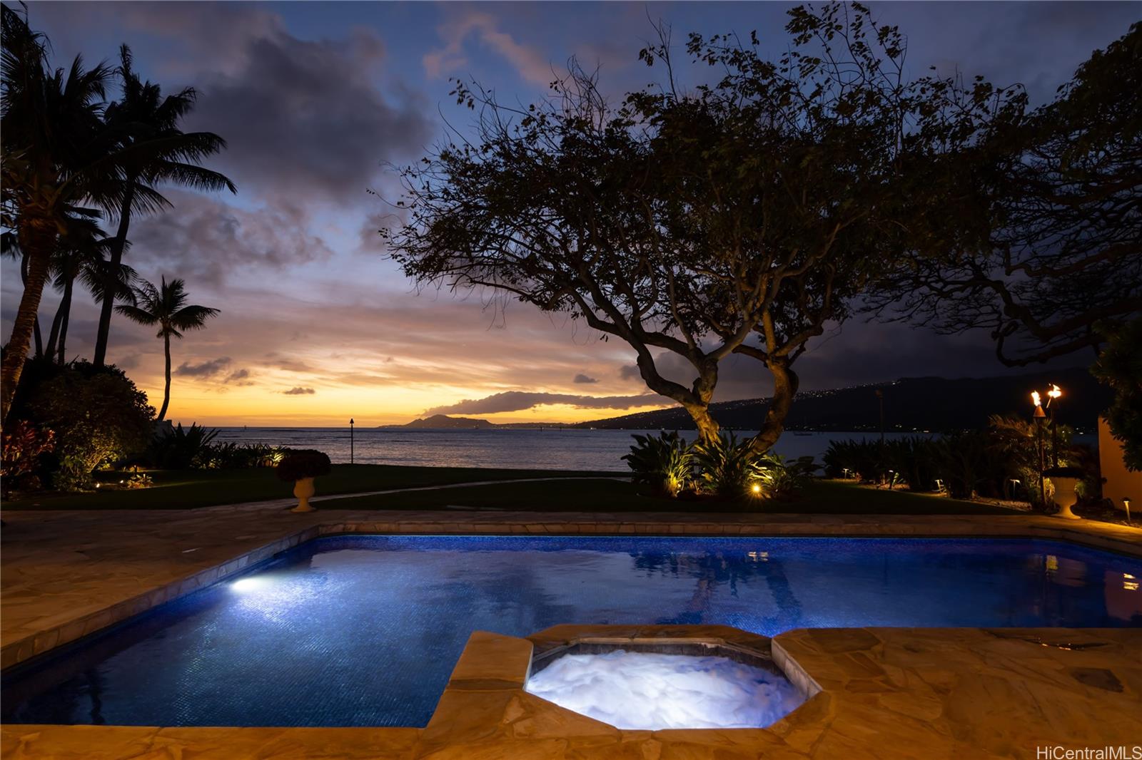 365 Portlock Road Honolulu, HI 96825 - Photo 25 of 25 a view of outdoor space and yard