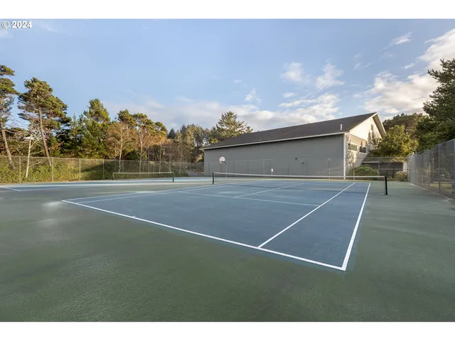 a view of a tennis court