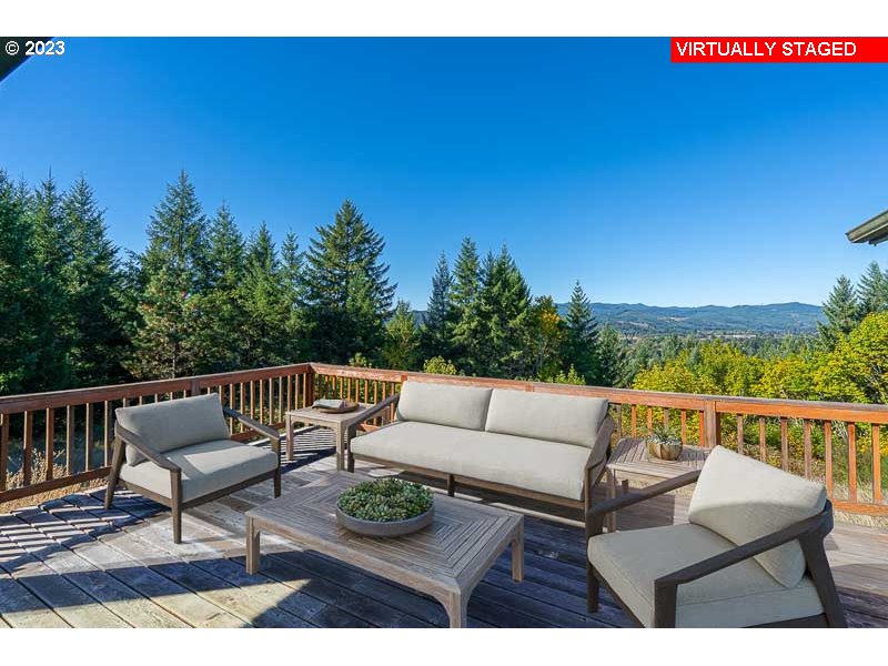 6295 Kings Ridge Road Dallas, OR 97338 - Photo 29 of 44 a view of sitting area with furniture and wooden floor