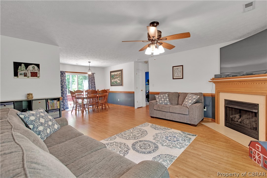 4935 Turks Ferry Road Gloucester, VA 23061 - Photo 4 of 36 Living Room