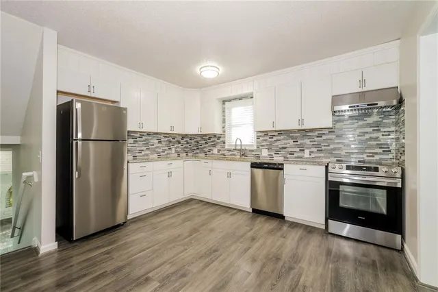 $2,690 | 1116 North Walker Lane, Olathe, KS 66061