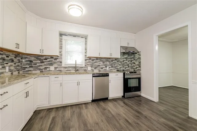 $2,690 | 1116 North Walker Lane, Olathe, KS 66061