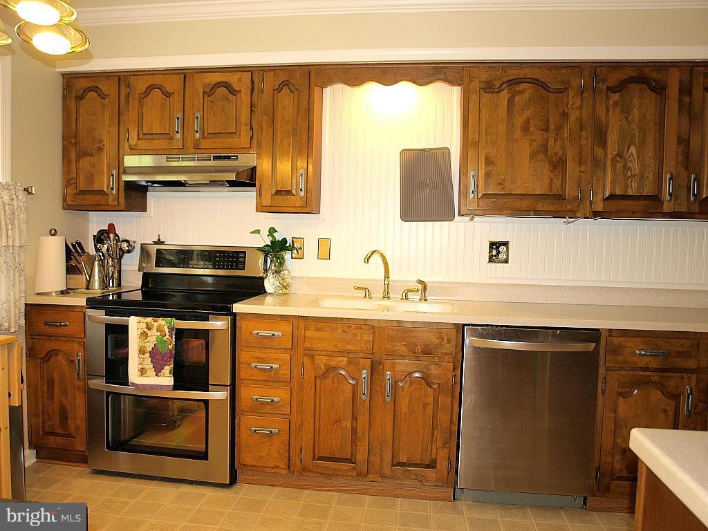 9761 Hillsmere Road Ellicott City, MD 21042 - Photo 8 of 30 Kitchen