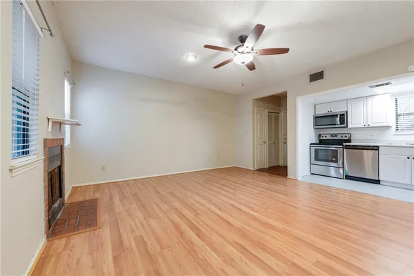 $2,400 | 706 West 22nd Street, Unit 202, Austin, TX 78705