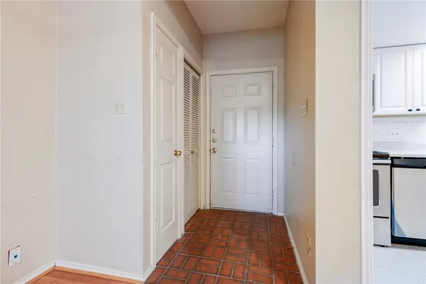 $2,400 | 706 West 22nd Street, Unit 202, Austin, TX 78705