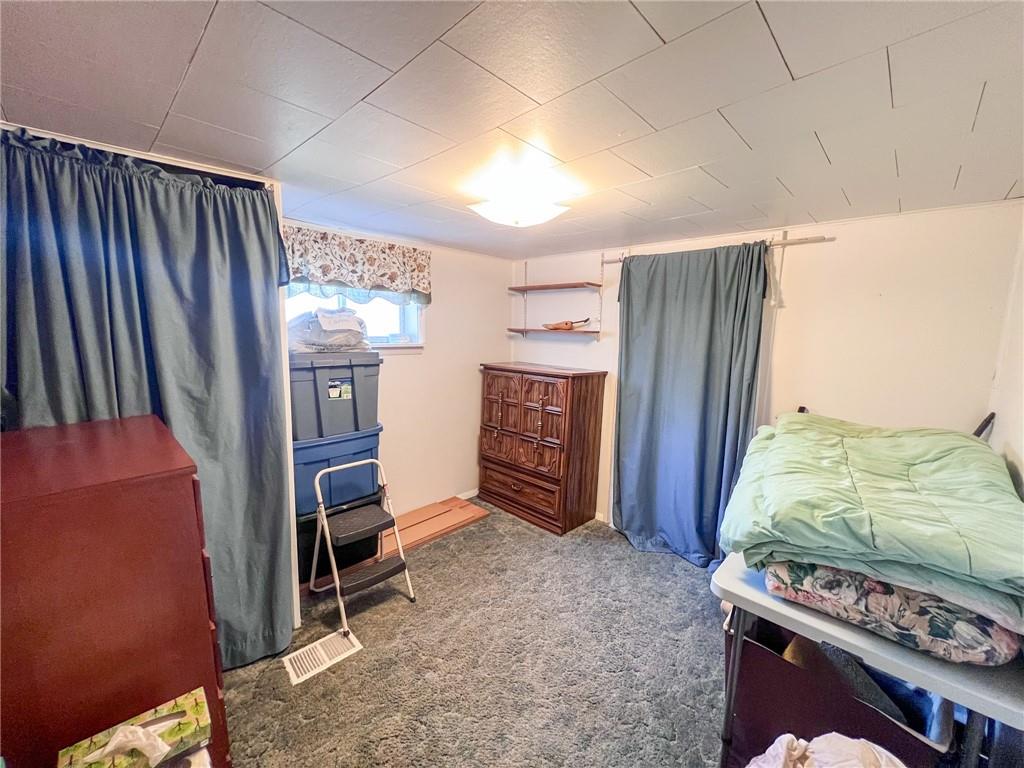 140 Fox Road Apollo, PA 15613 - Photo 14 of 24 a bedroom with furniture and a closet