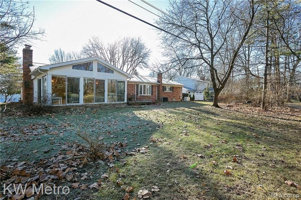 848 Croydon Road Rochester Hills, MI 48309 - Photo 3 of 34