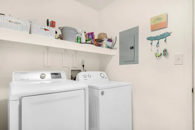 a view of backyard of the house