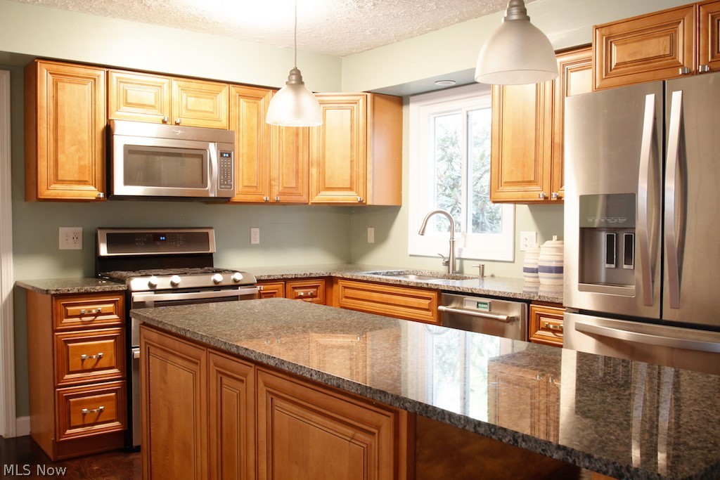 28207 Knickerbocker Road Bay Village, OH 44140 - Photo 4 of 34 Gallery Image 4