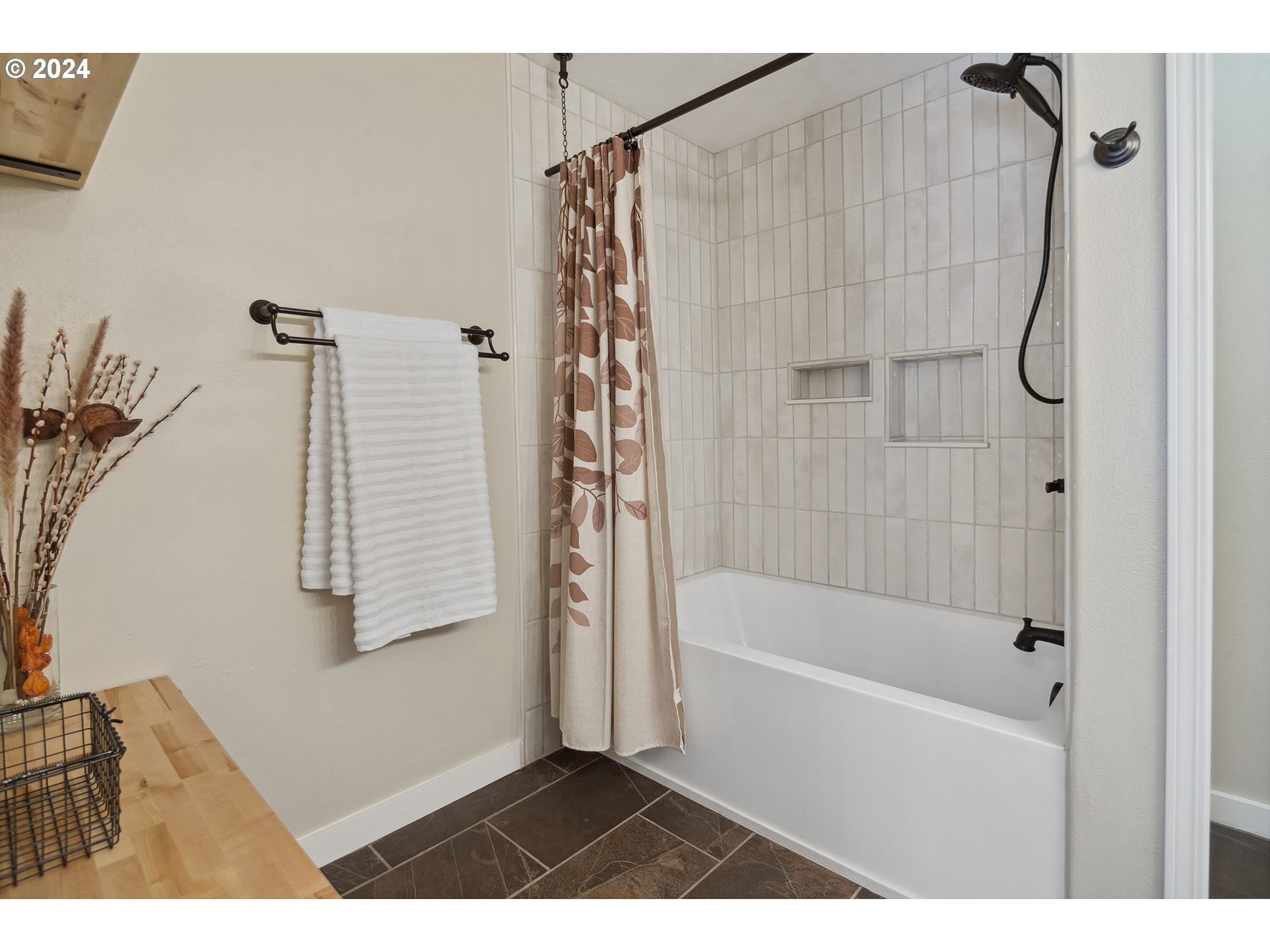 18311 Southwest Fallatin Loop Beaverton, OR 97007 - Photo 21 of 41 Gallery Image 21