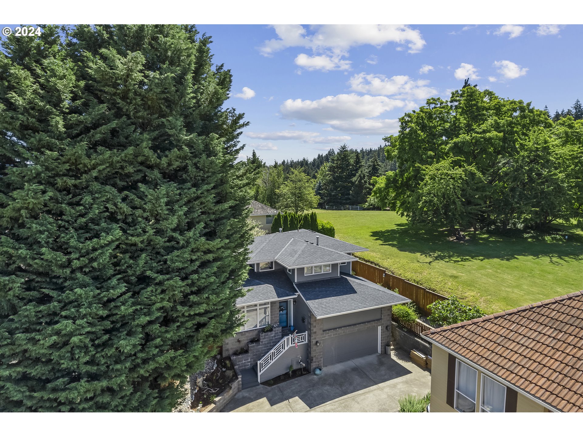 18311 Southwest Fallatin Loop Beaverton, OR 97007 - Photo 3 of 41 Gallery Image 3