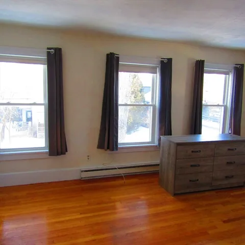 $1,800 | 102 Vernon Street, Unit 2, Northampton, MA 01060