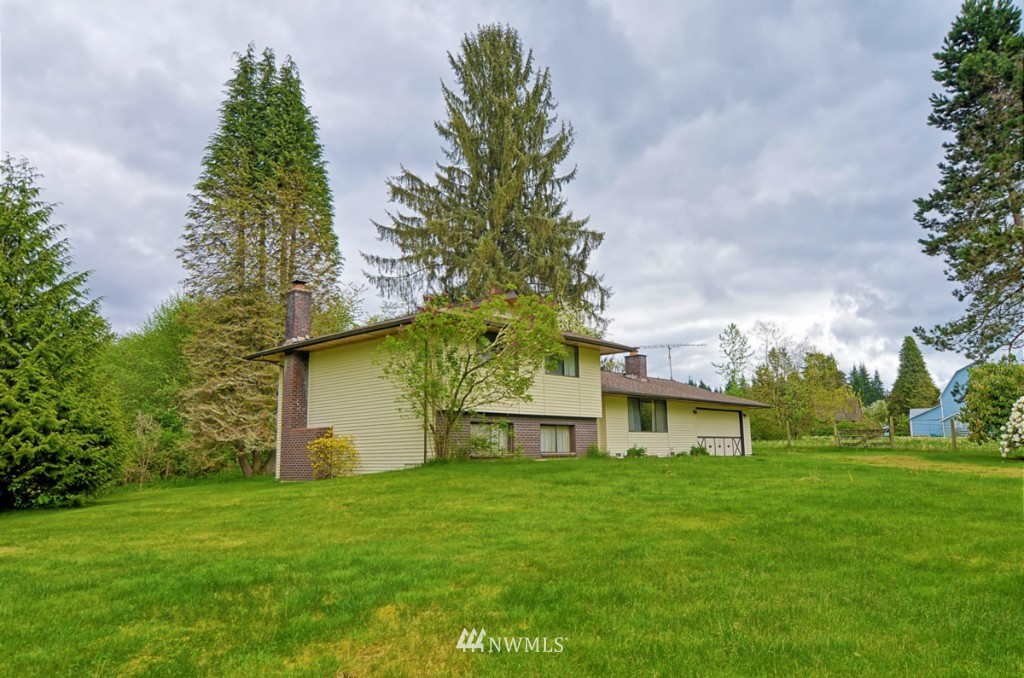 6811 Robe Menzel Road Granite Falls, WA 98252 - Photo 2 of 22