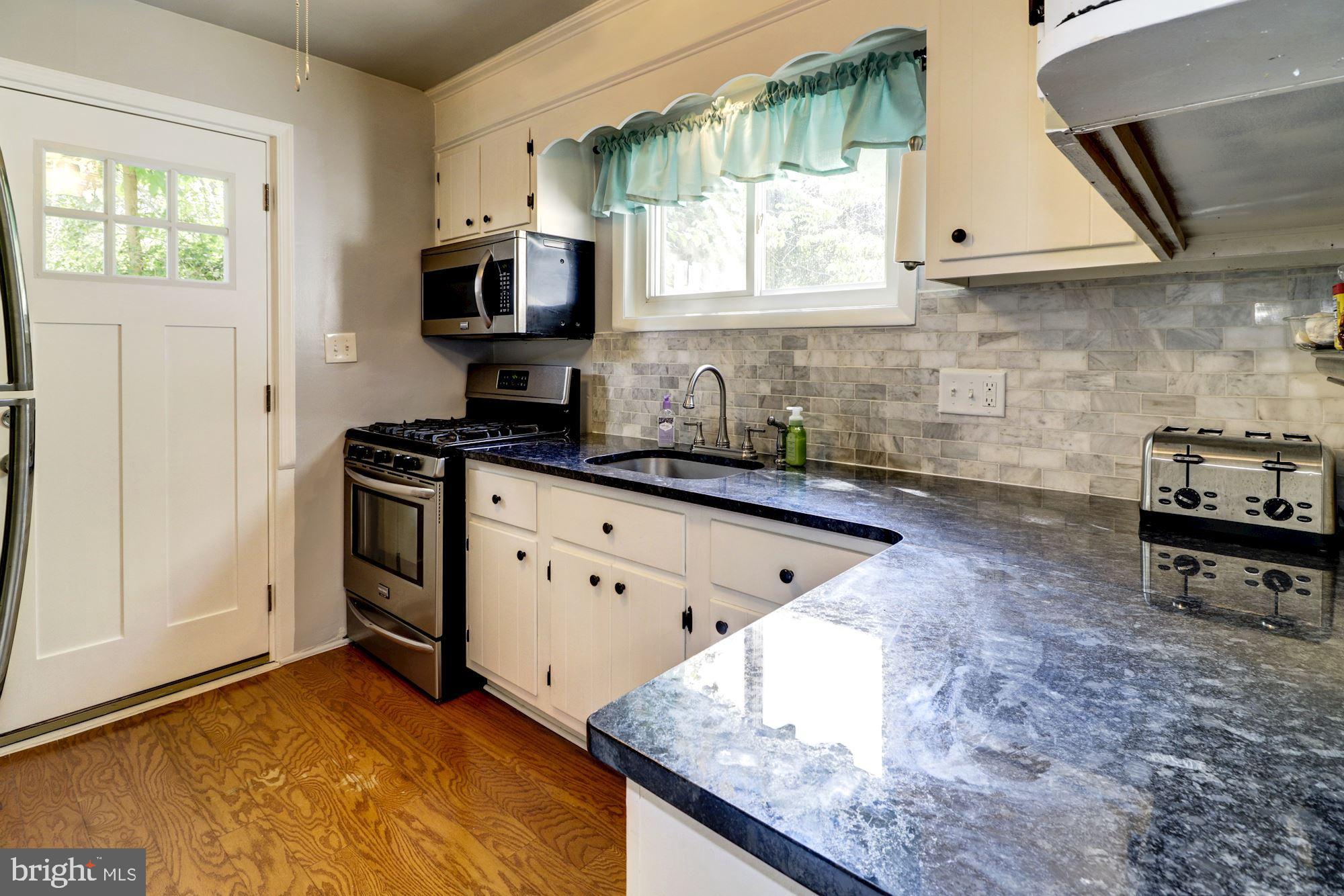 1014 Marksworth Road Baltimore, MD 21228 - Photo 12 of 33