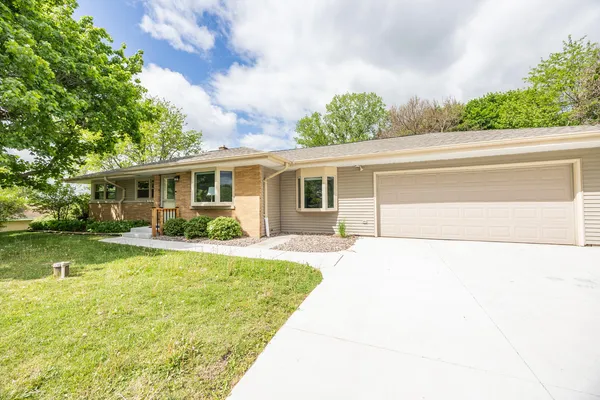 $495,000 | 1401 Westbrooke Parkway, New Berlin, WI 53146