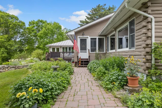 $1,150,000 | 372 Brill Road, Landaff, NH 03785