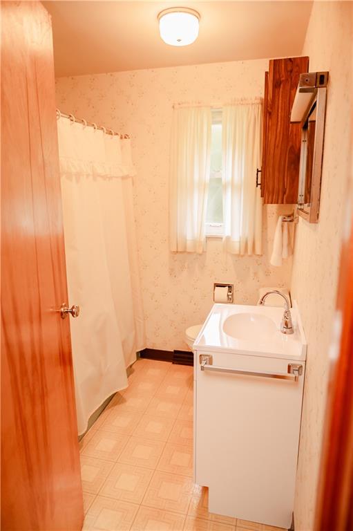 608 Edgewood Drive Apollo, PA 15613 - Photo 15 of 40 a bathroom with a sink and a shower